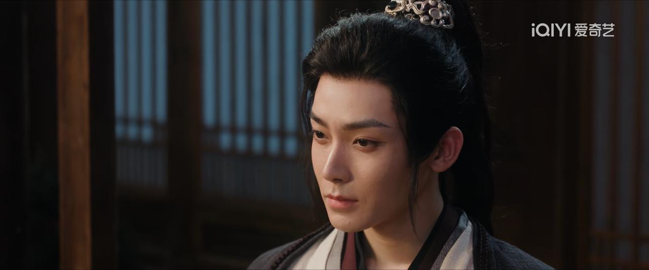 《雀骨》这部剧人物关系太复杂。
男主萧无衣是靖王世子，也是文熹太子。靖王的世子妃