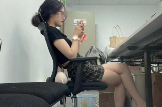 “白嫖成功！”陕西西安，一24岁女子入职某公司，工资15000，可上班不到1年就