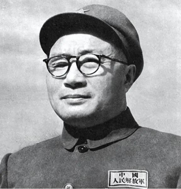 新中国成立后，毛主席想让刘伯承担任总参谋长，但是，刘伯承婉拒了，说：“总参谋长我