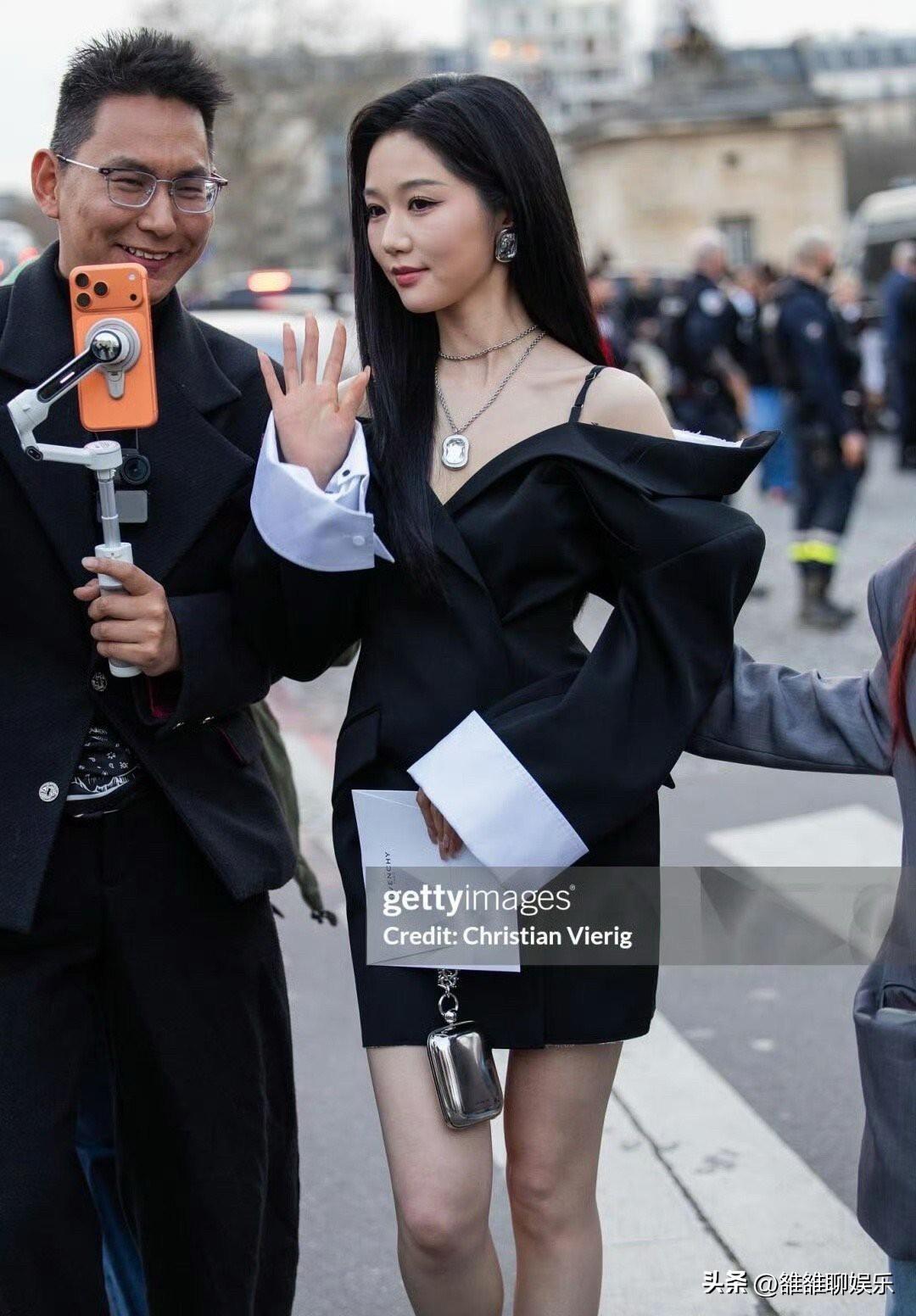 短剧女演员豪掷百万闯巴黎时装周，真相让人惊讶。

近日，短剧女演员岳雨婷频繁上热