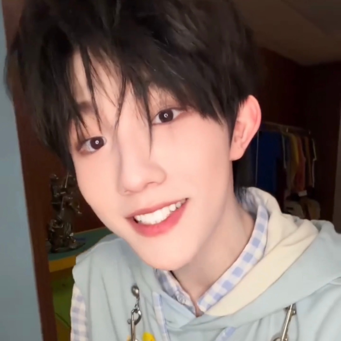 【5000】妈妈碎着了！窝拿手机自拍一下！ 