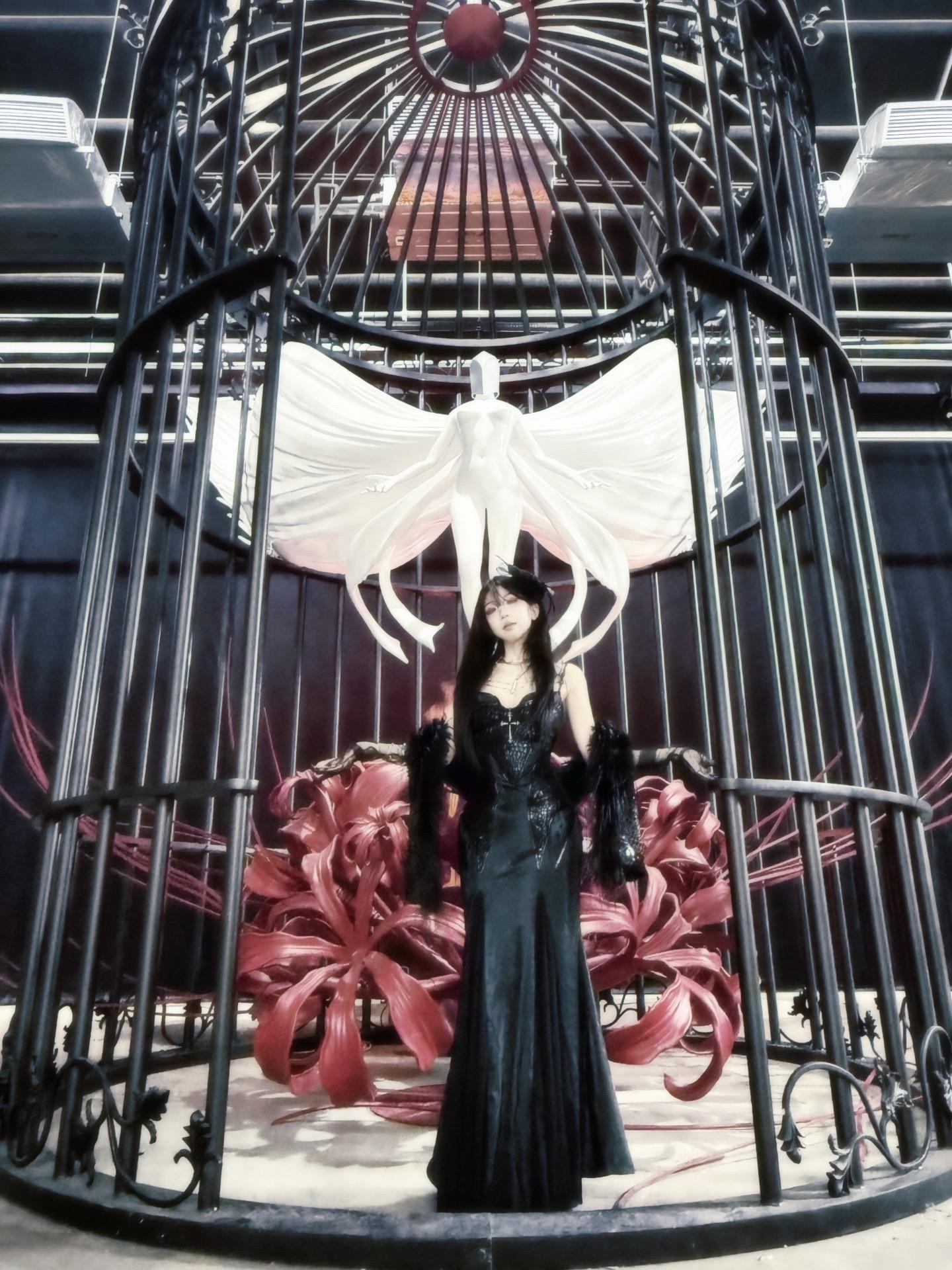 像鲜血一样渴望你。