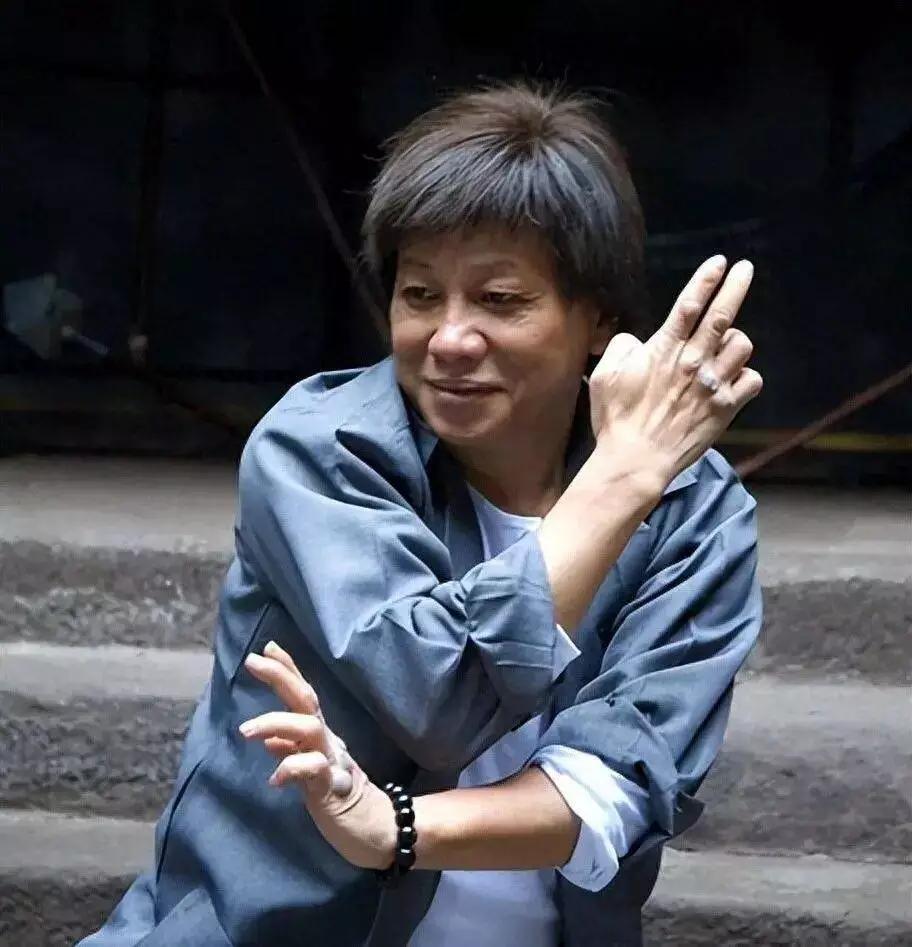 太遗憾了，香港武打明星梁小龙1月14日去世，享年77岁，消息已获友人证实。他成长