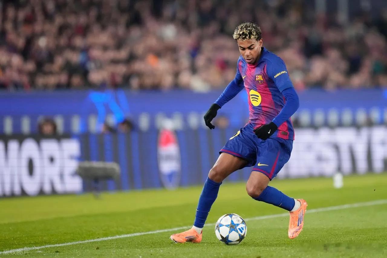 高光不再？亚马尔本赛季表现难称满意 成长瓶颈亟待突破本赛季的亚马尔，显然没能达到