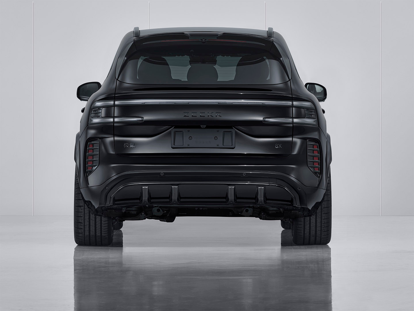 工信部第404批新车目录之极氪8X性能版（？），黑化外观+运动包围，前275后3