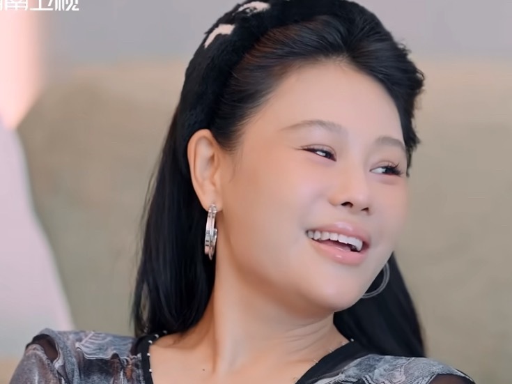 袁娅维感情属于付出型袁娅维在湖南卫视背后采访中大方坦白自己是属于付出型人格，喜欢