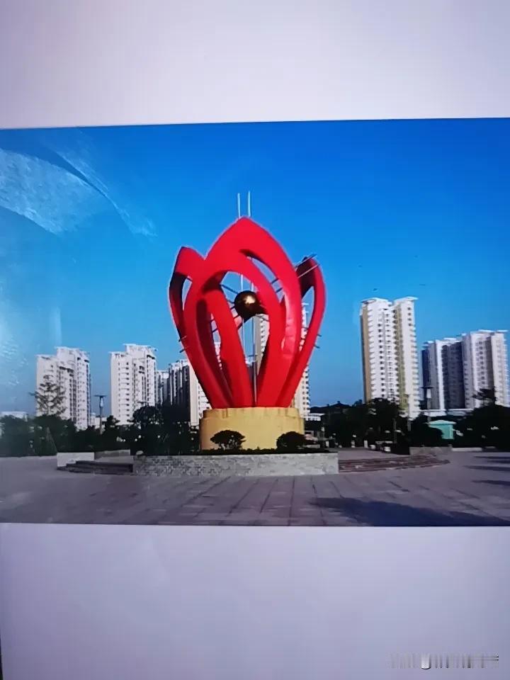网友谈汉川打造跨江产业高地，这波操作真的把务实两个字刻进骨子里了。
当地人盼撤县