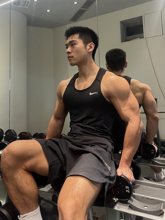 喜欢镜子里还是镜子前的