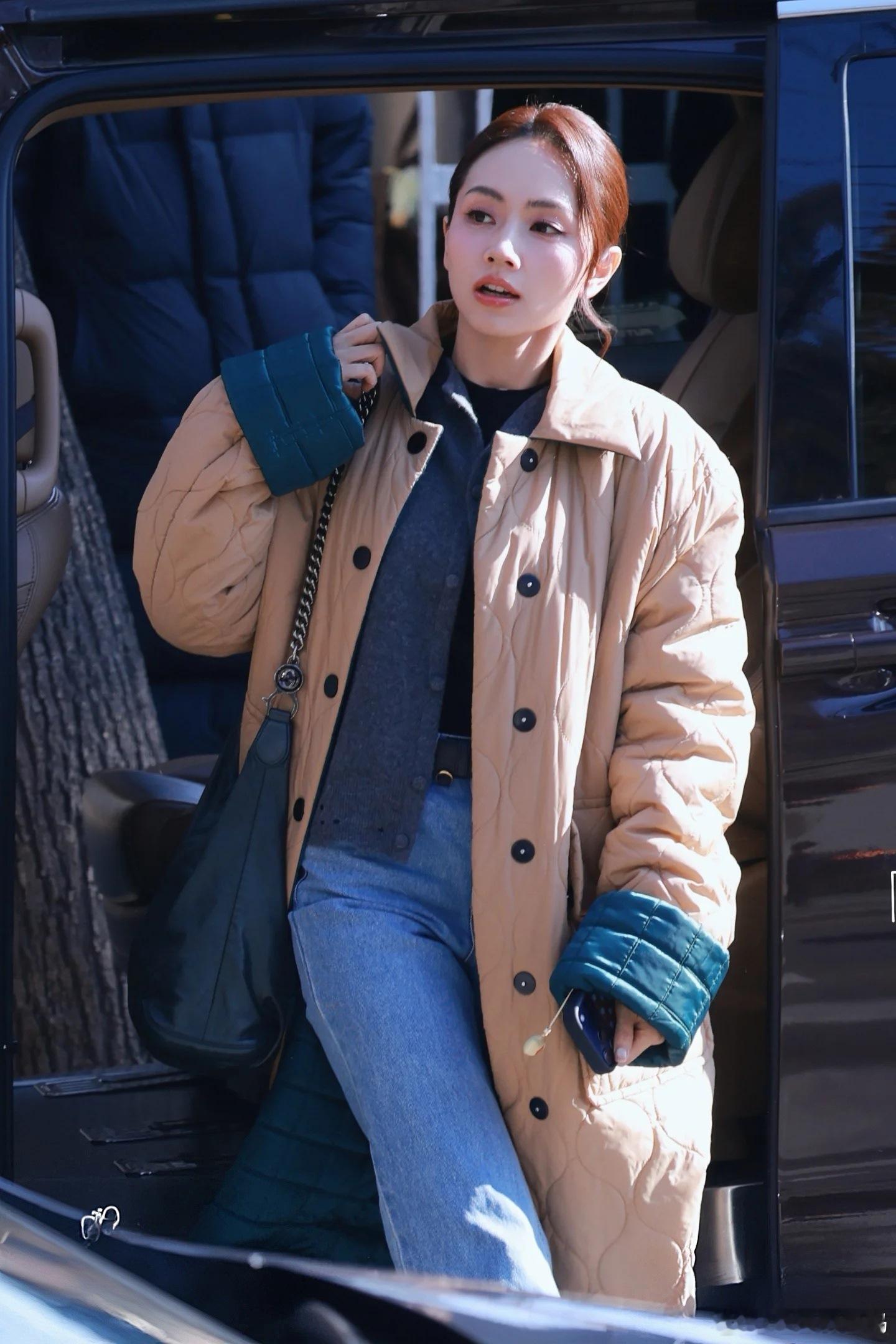 刘惜君连续两年登春晚 两年春晚，两种惊艳！去年的粤语串烧余韵未消，今年的《春风得