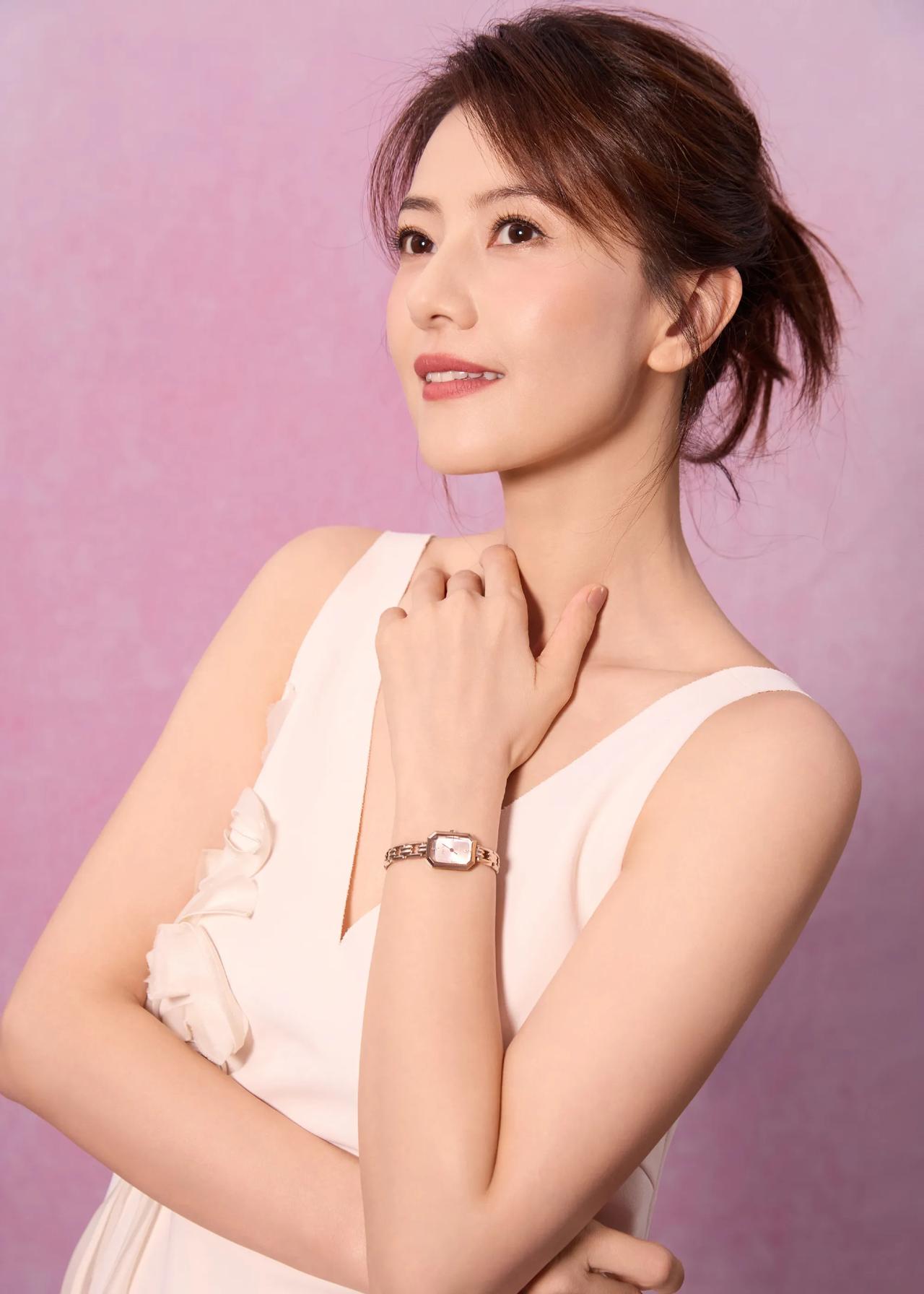 高圆圆怎么看都好看[奸笑]
高圆圆 娱乐