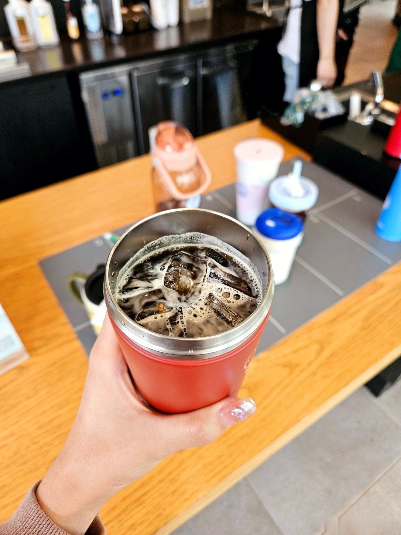 星巴克免费咖啡本来大清早上出门还觉得挺亏的，路过这边随手瞟了一眼，才发现还有免费