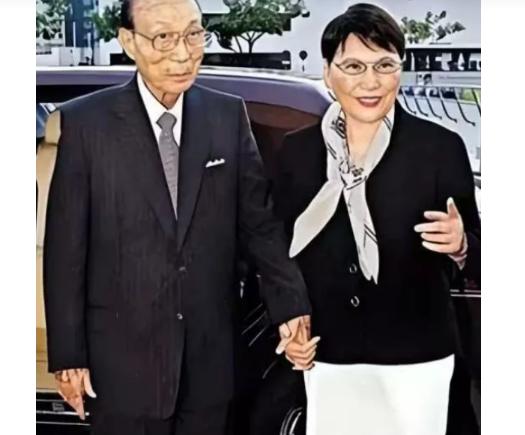 邵逸夫是个谜！他每年向国内捐 1 亿港币，2014 年邵逸夫去世，他死后 200