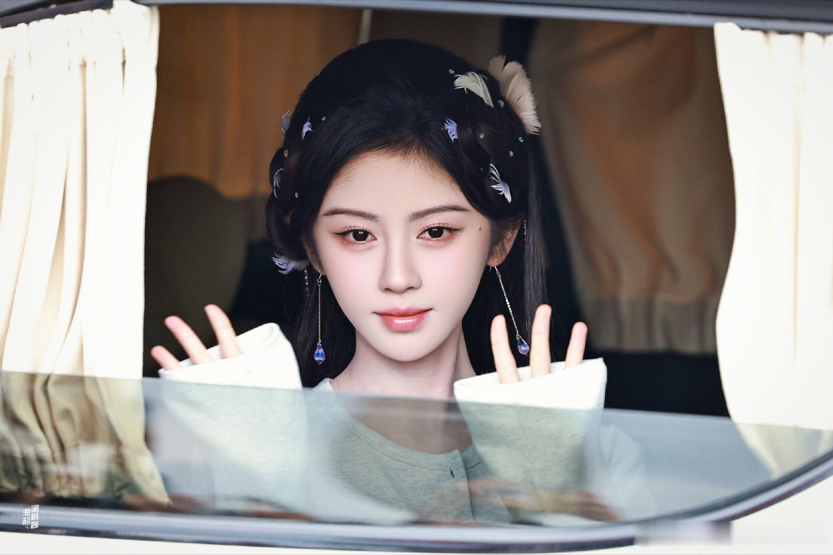 鞠婧祎 jjy鞠婧祎苏绿夏jjy鞠婧祎万花世界一张嘴就是你的名字 一闭眼就是你的