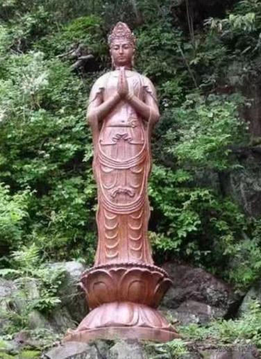 松井石根取淞沪战场上的血土，塑血观音像，供奉于热海。

日本静冈县热海市一处名为