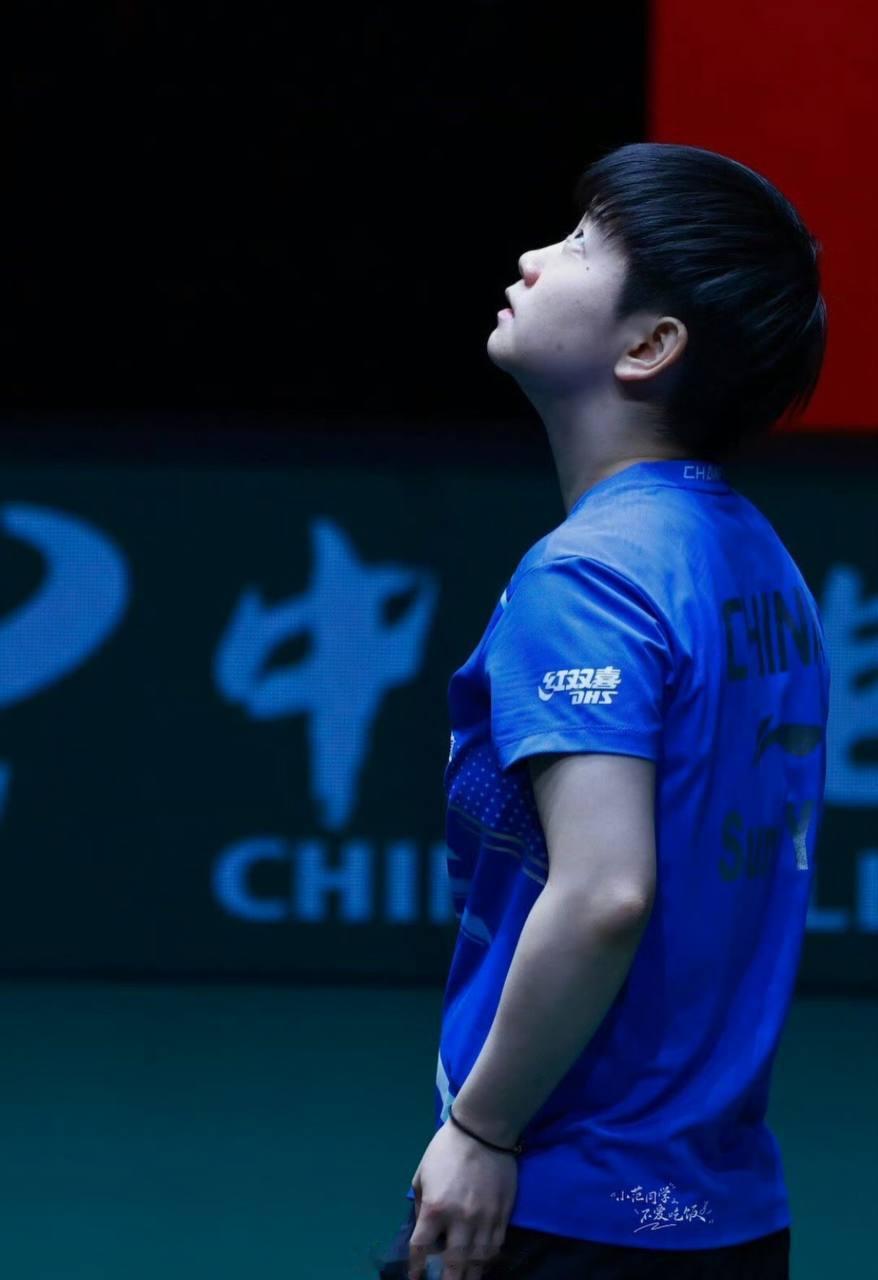 在近日结束的一场国际乒乓球重要赛事团体对决中，国乒小将孙颖莎发挥神勇，一人独得3