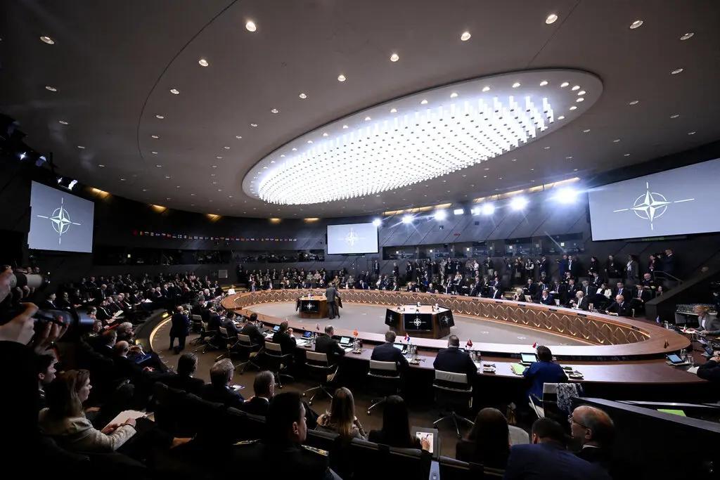 【欧洲正在思考北约之外的共同防御模式】（纽约时报）欧洲人越来越怀疑特朗普总统是否