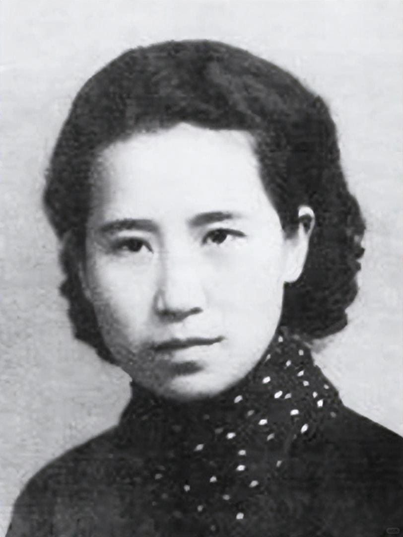 1999年，赵清阁因病去世，临终前，她将所有和老舍的信件付诸一炬，原因令人唏嘘。...