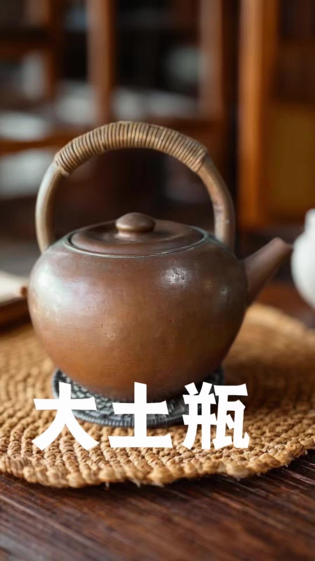 这件明治老铜壶也太绝了吧！🏺这可是压箱底的宝贝,明治时期极品老铜壶,收藏圈都少