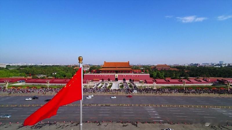 近段时间，一首27年前的《祝福祖国》突然在全网火了起来。从老人到孩童，从短视频到