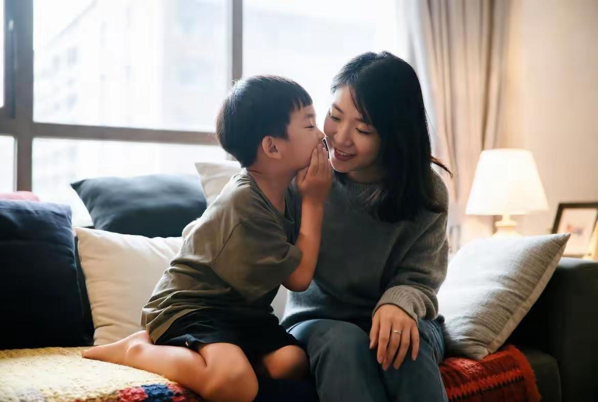 前几日回娘家串门，小侄子偷偷跟我说：姑姑以后别再来了，我装作不在意询问缘由。上周