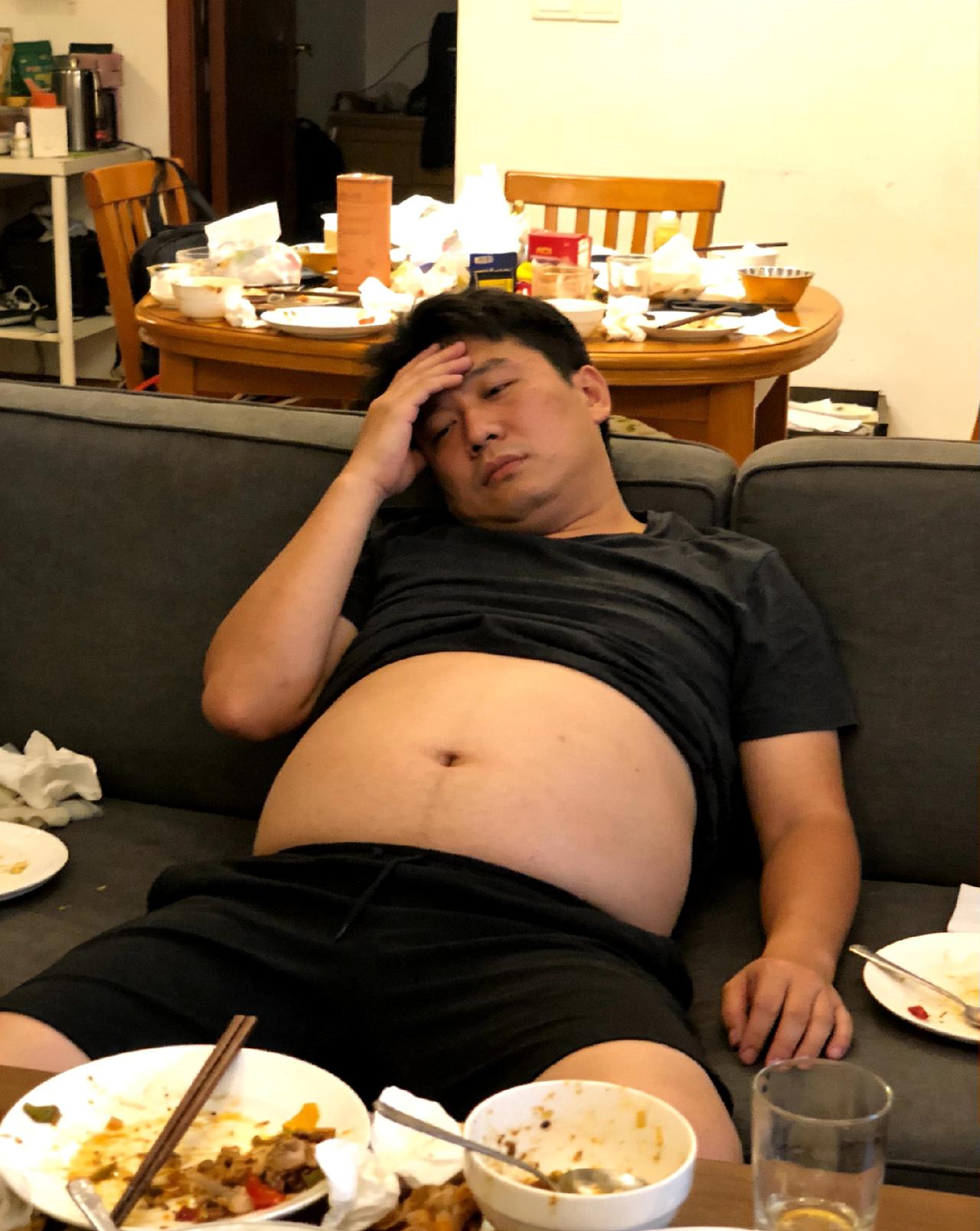 我将结合权威健康资料，从大众日常午睡的高频坏习惯切入，用共情的语言戳中读者日常痛