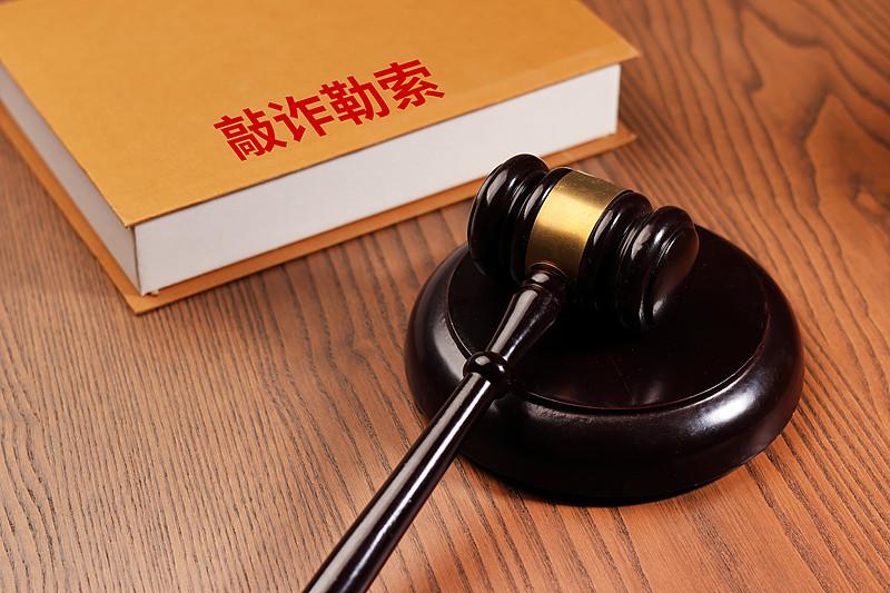 罗翔：如果故意讹诈者都被依法追究敲诈勒索罪，社会才能够走出冷漠
罗翔在课程《罗翔