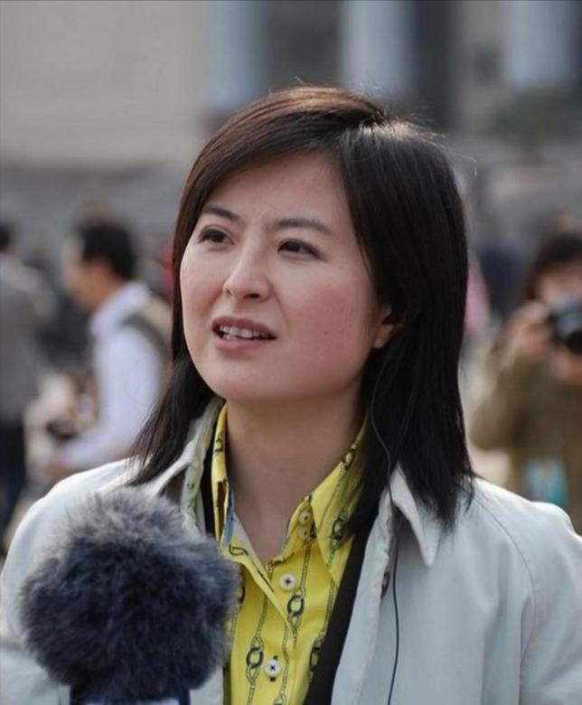 42岁的张泉灵辞去央视工作后，带着存款147万，前往上海与一位80后年轻男子见面