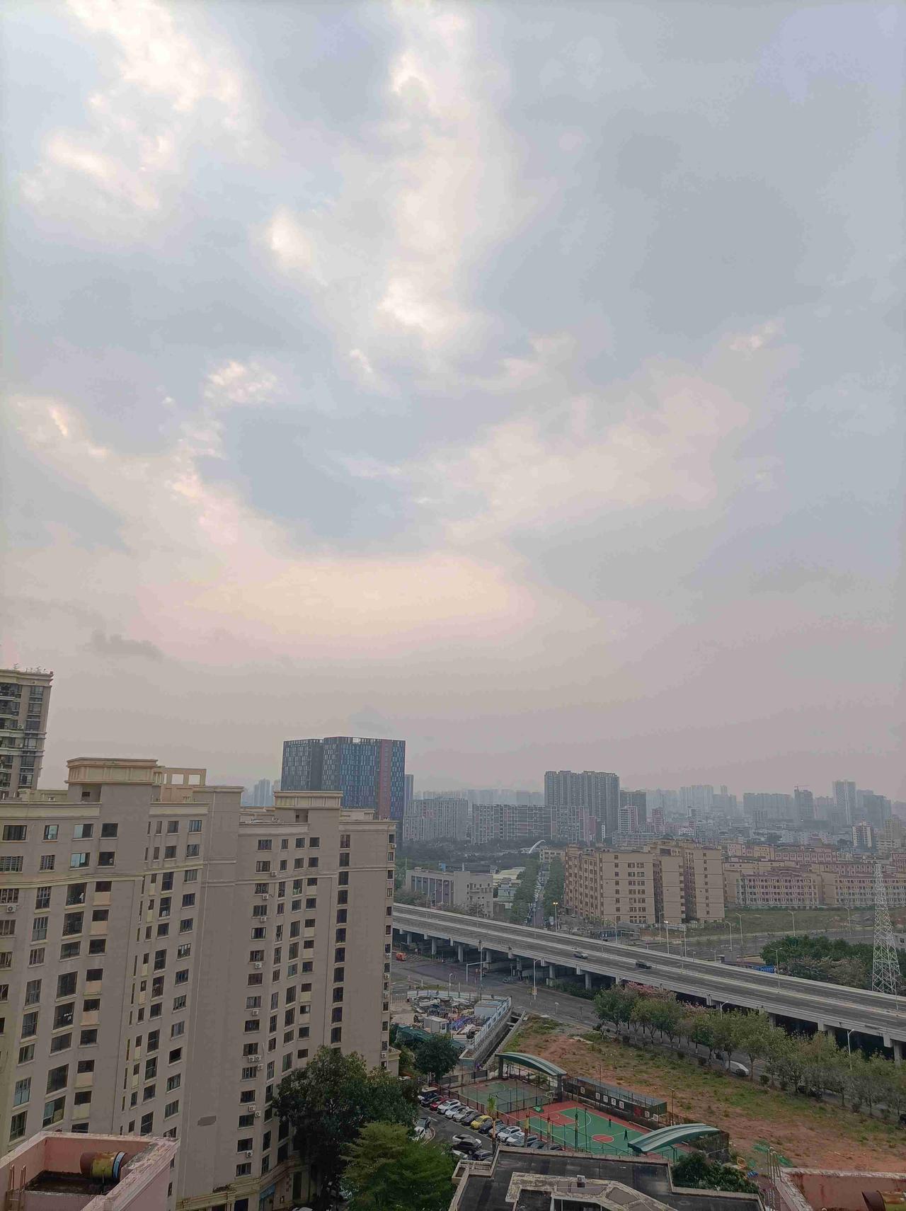 我的今日状态：😁轻松愉快
我这里的天气：🌤️多云:深圳今日多云，气温21度到