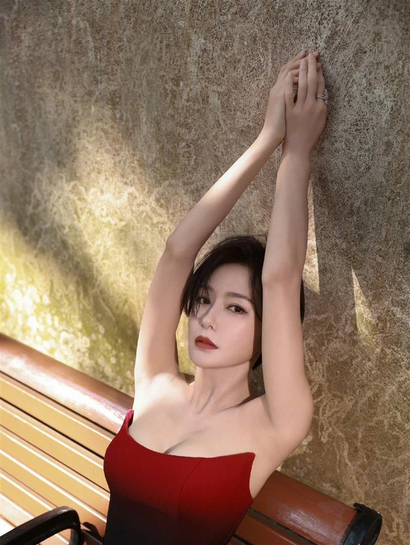 秦岚代言的比亚迪海豹08正式上市了，就像美女明星，很想要，实力又不允许咋办？
你