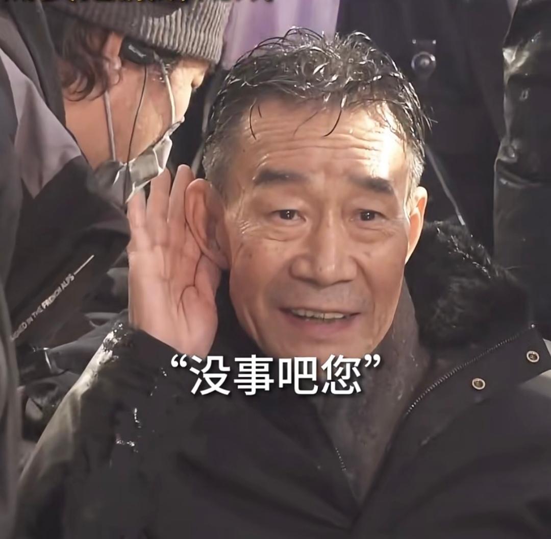 谁都不服，
就服李雪健，
他都72岁了，抗癌26年，耳朵都听不见了，居然还在拍戏