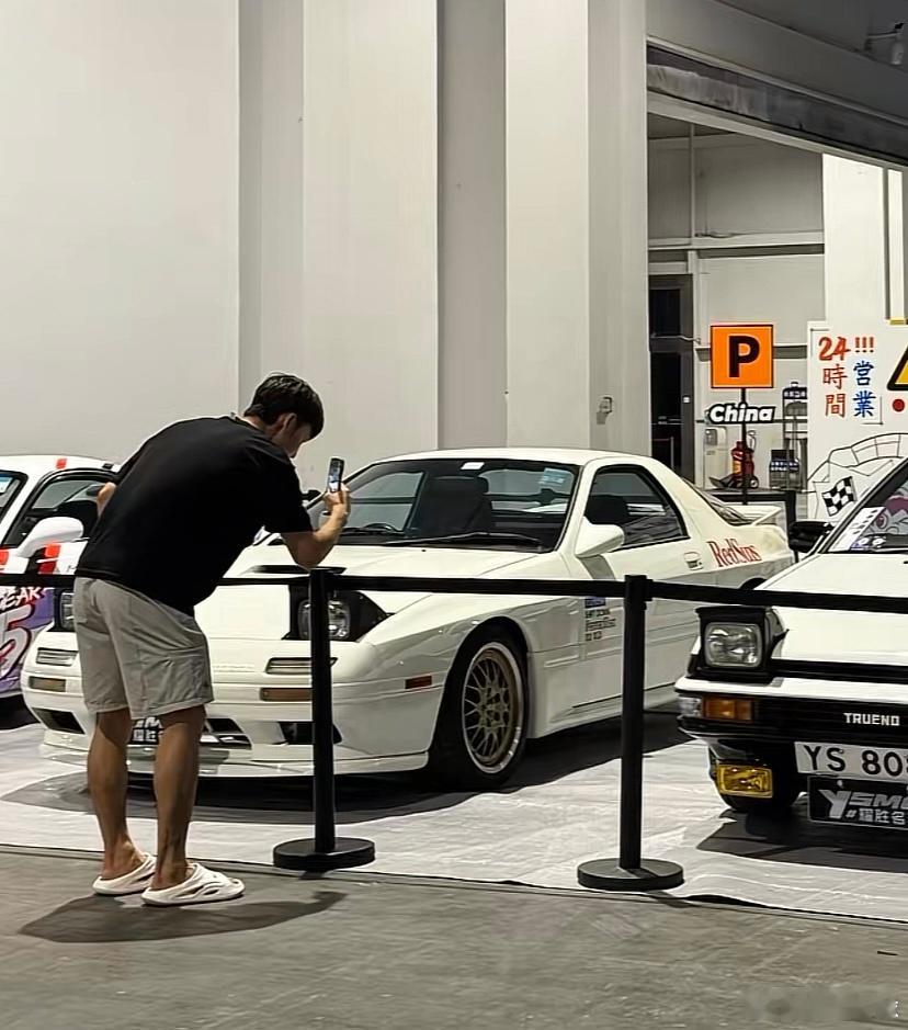 忙里偷闲，这两天徐杰去看了在东莞举办的车展，看到了许多赛车和改装车[666] ​