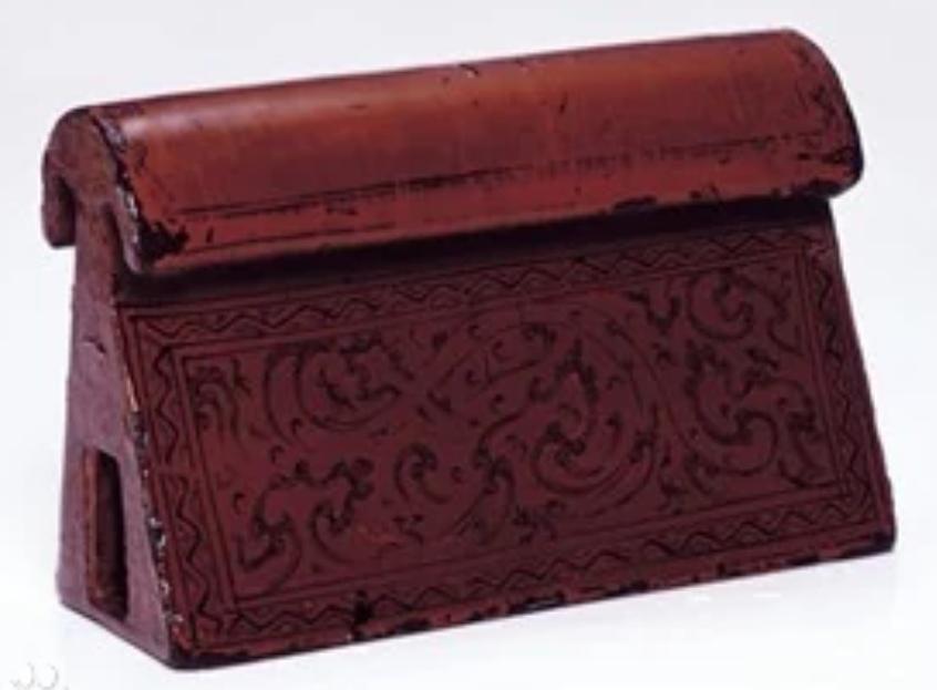 枕头（一）。枕头历史悠久最早可追溯至新石器时代石家河文化的石枕。历代均以代表性材