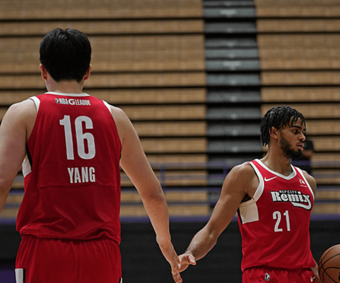 杨瀚森G联赛前三节投篮8中4，罚球2中2得到12分4篮板1抢断