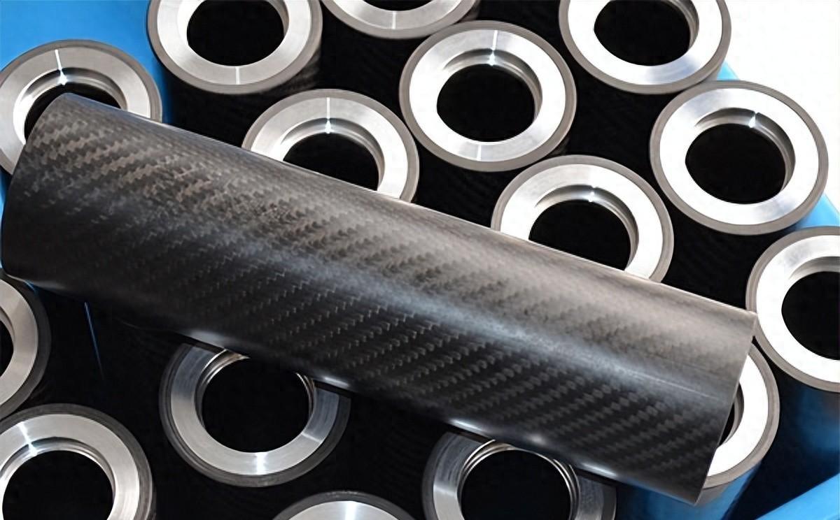 谁敢信？直径连头发丝十分之一都不到的黑线，竟然能把一辆装满54名乘客的重型大巴车