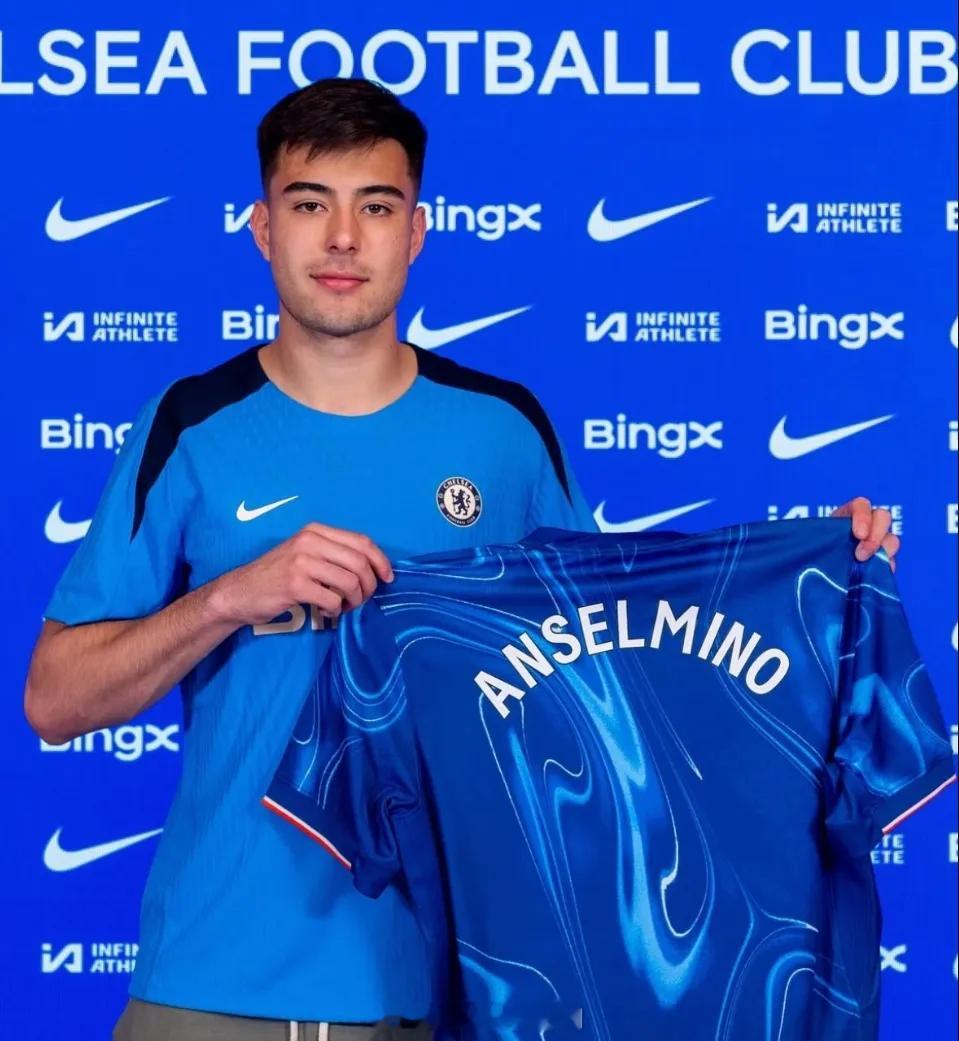 罗马诺发推：切尔西官方层面激活了安塞尔米诺的召回条款，这名球员本周将重返蓝军。多