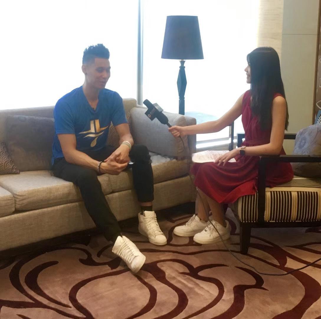 人生第一个采访对象 谢谢你如此nice面对青涩的我退役快乐 豪哥 林书豪退役 ​