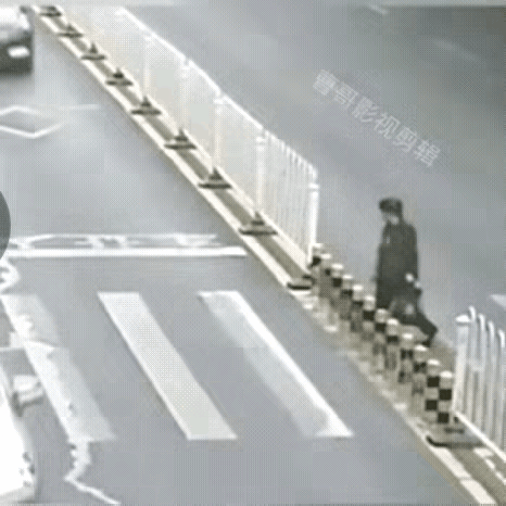 一个目中无人，一个旁若无人，悲剧就这样发生了…