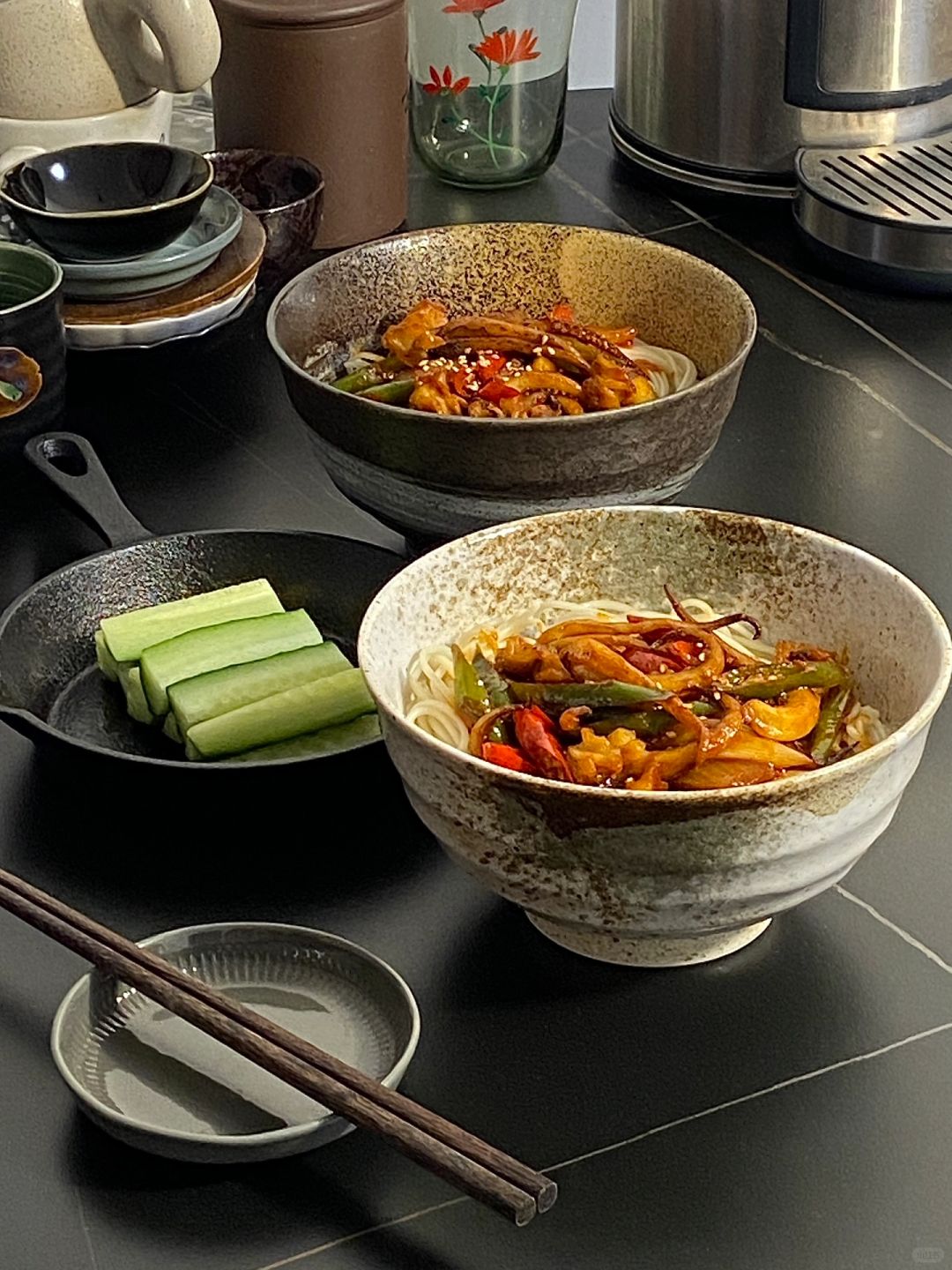 这一碗香辣鱿鱼拌面🥢