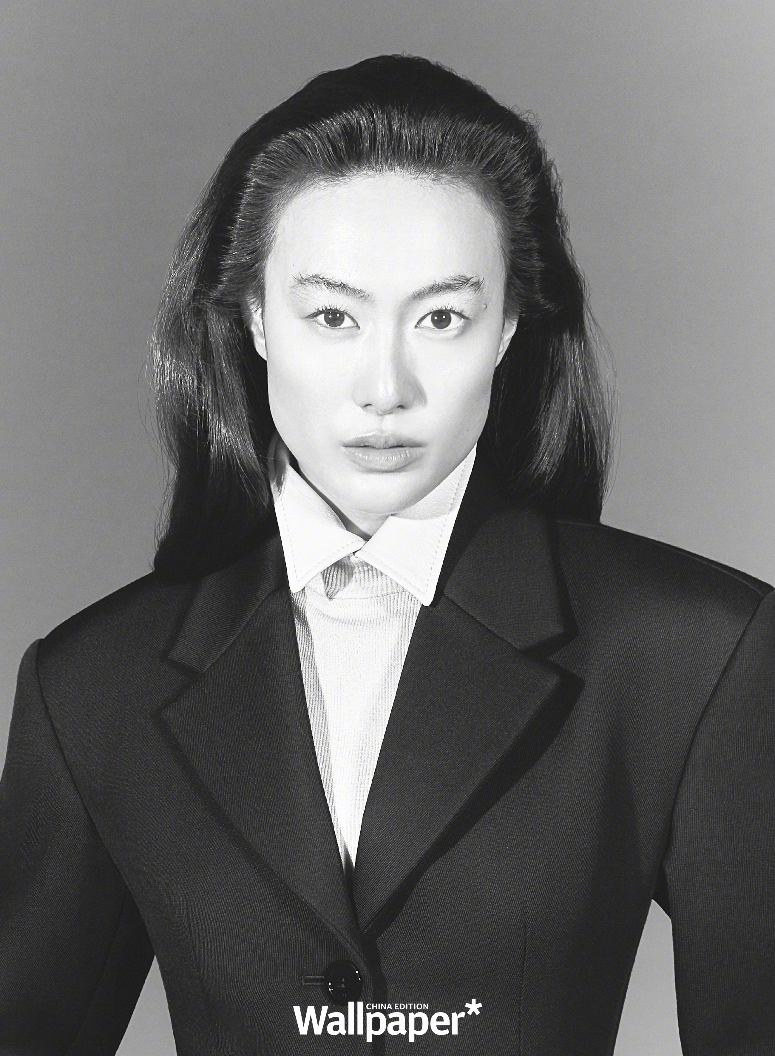 秦舒培登上《Wallpaper》中文版2026年3月刊封面。一组视觉创意大片，但