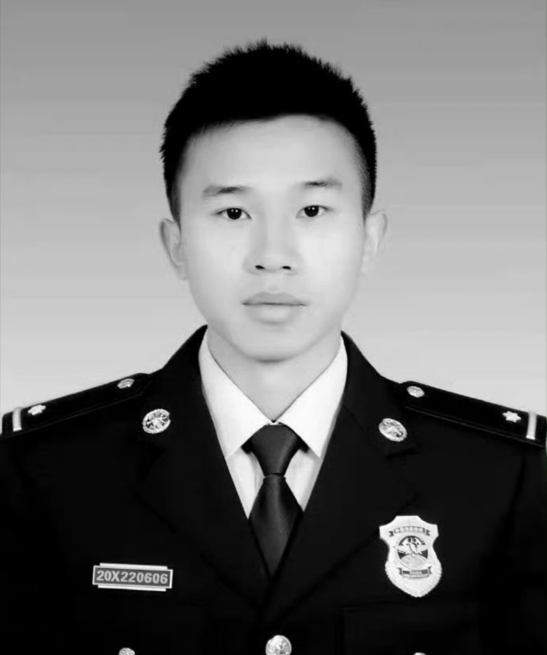 消防英雄欧保尔，2022年2月1日零时左右，广西河池一家具作坊发生火灾，为救群众