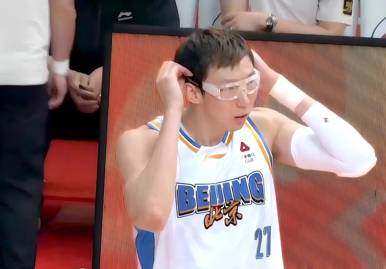低开高走！北京男篮轻取福建，雷蒙又立功了！
福建男篮VS北京北汽；邹阳开局连下7