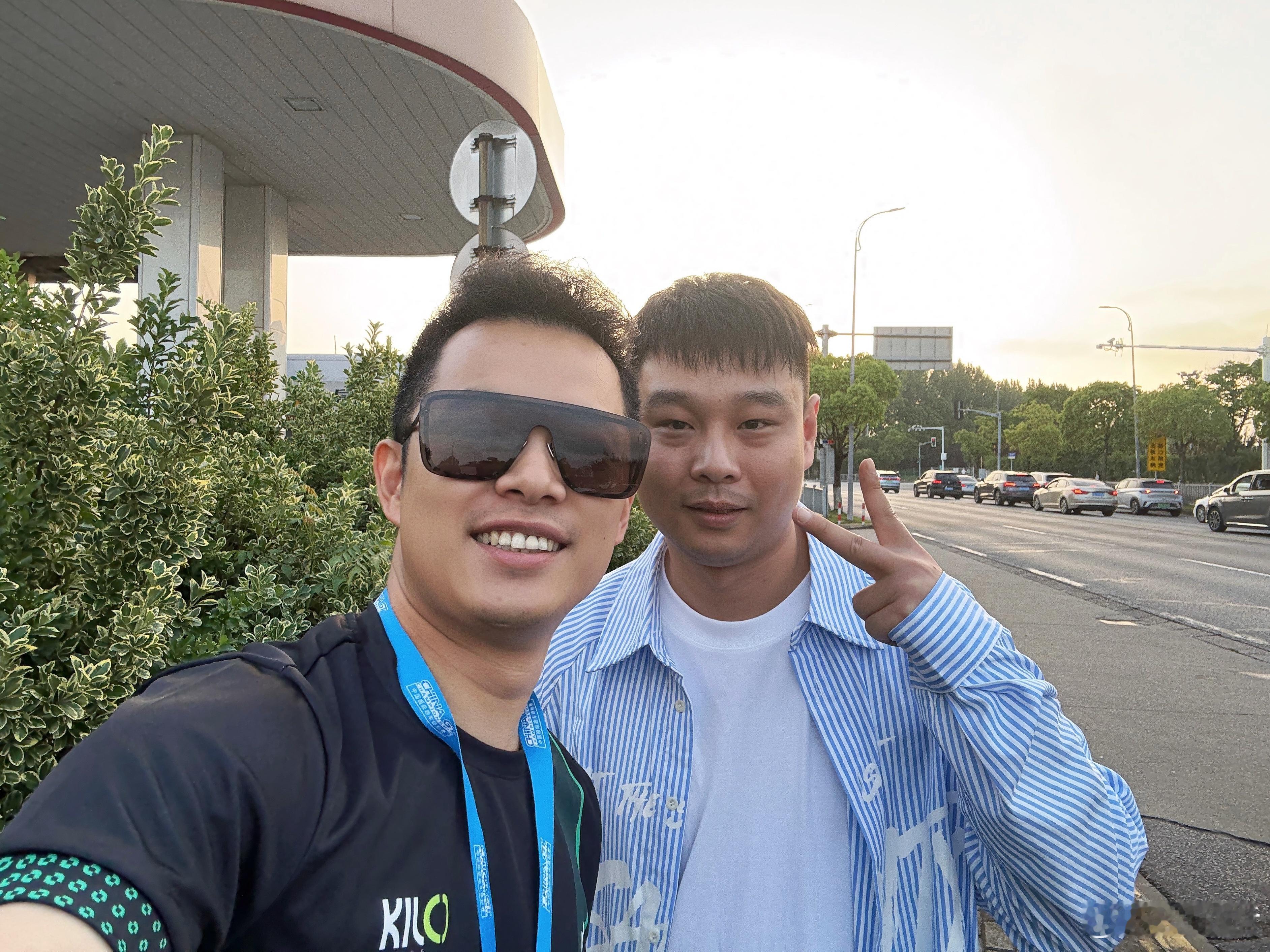 给了伙伴一些赛车从业方面的建议，大老远来见面确实没有必要，但有任何问题都欢迎各位