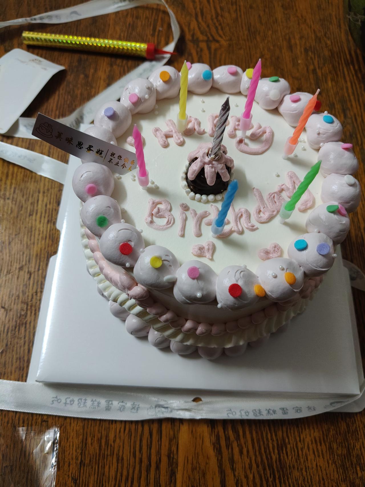 生日过了这么多年，早就看透了那些被营销包装出来的仪式感。真正的快乐，从来不是蛋糕