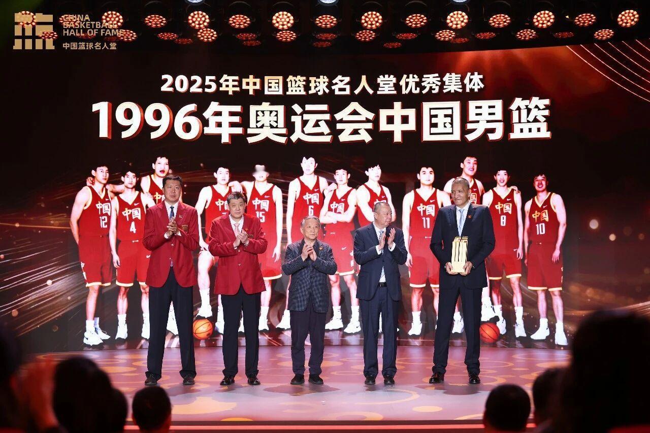 中国篮球🏀的希望来源于传承！铸就辉煌的是拼搏奋斗刻苦的训练。
      20