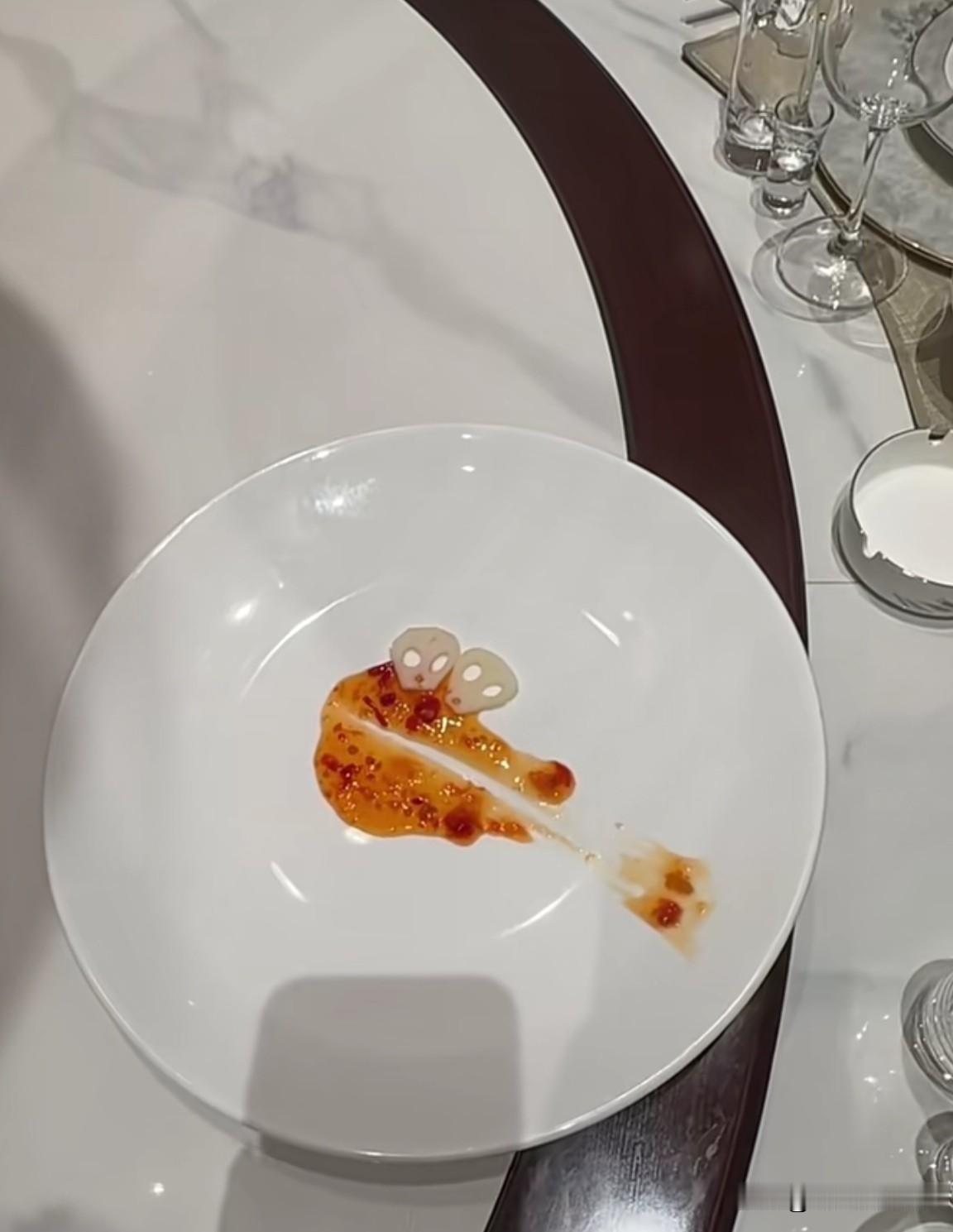 晚上去一高档餐厅吃饭，服务员上了一道菜叫“海枯石烂”一盘68元！帮忙看看值不值？