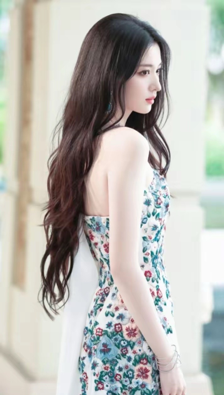 有没有人发现，王楚然这个人，好看是好看，但是却有个致命的缺点。那就是，她的眼睛太