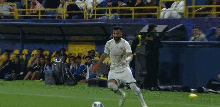 在马宁面前，C罗也不过是个混混！[笑哭]主帅更是个混球，想喷马宁，也不看看C罗干