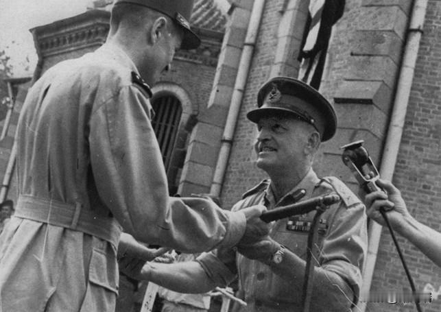 1945年9月23日，英国军队以监督日本二战投降为幌子抵达西贡，但他们却帮助策划