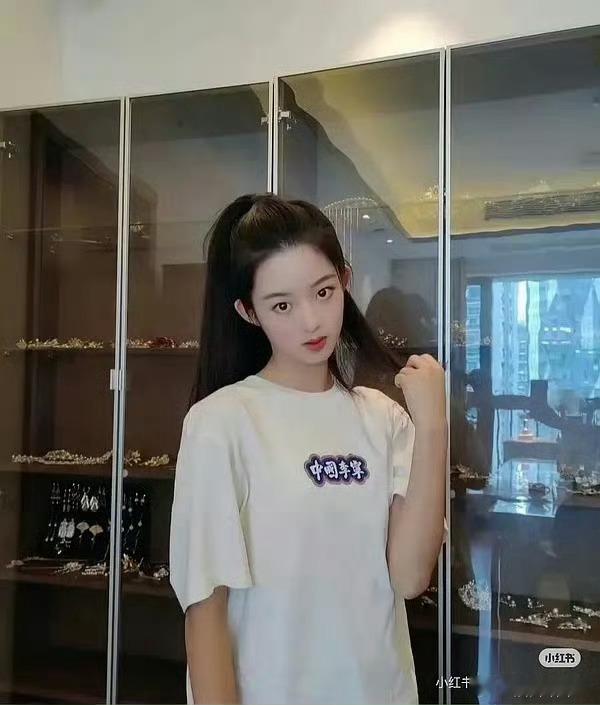 满满一柜珍藏的假货 黄杨钿甜爸爸发文 ​​​