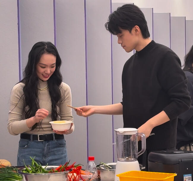 谁家把音综变恋综了 声鸣远扬 苗姐喂饭那一瞬间，我直接尖叫！这哪是音综选手，分明